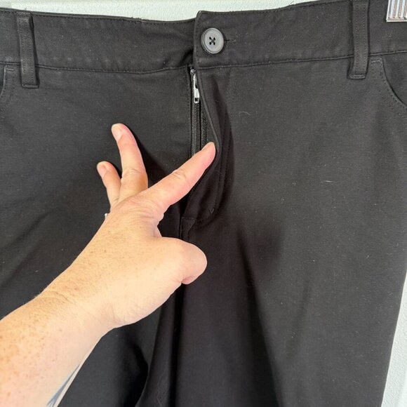 Torrid Womens Black Ponte Shorts Plus Size 24 No Slip Waistband Flat Front - Picture 5 of 9